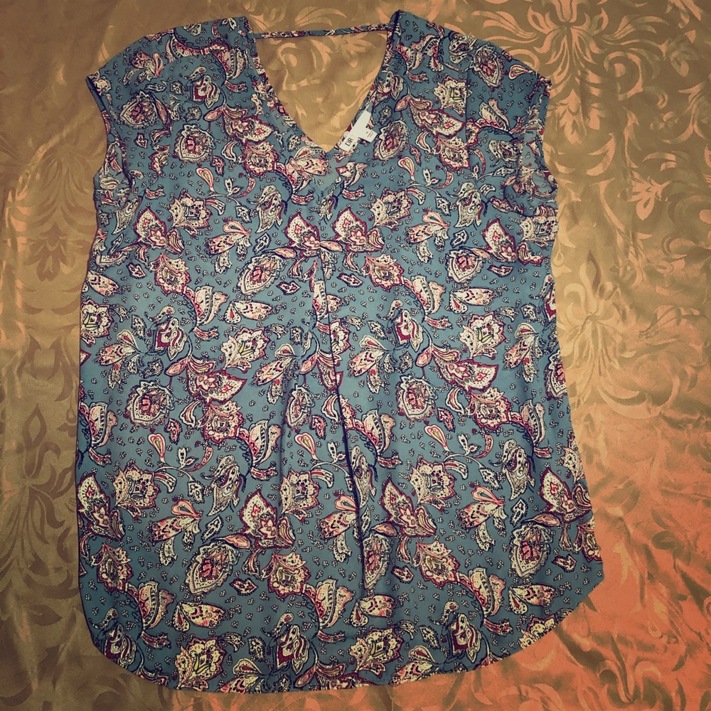 Cute v-neck cap sleeve top
